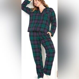Old Navy plaid lounge/pajama set with drawstring and pockets. Women’s Size XL